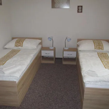 A+s Podzamok Penzión pre hostí *