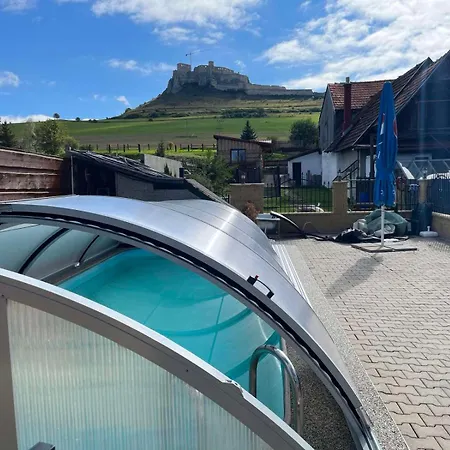 Konukevi A+s Podzamok *