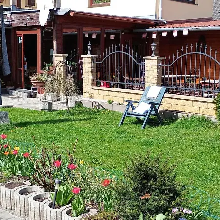 A+s Podzamok Konukevi *