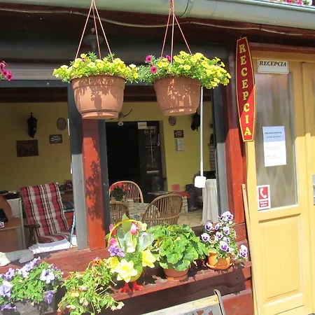 A+s Podzamok Konukevi *