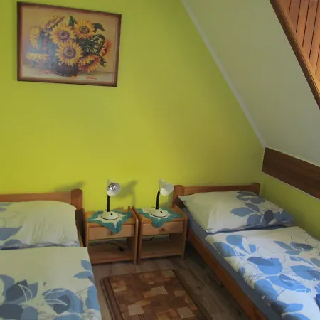 A+s Podzamok Konukevi *