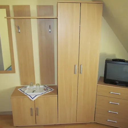 A+s Podzamok Konukevi *